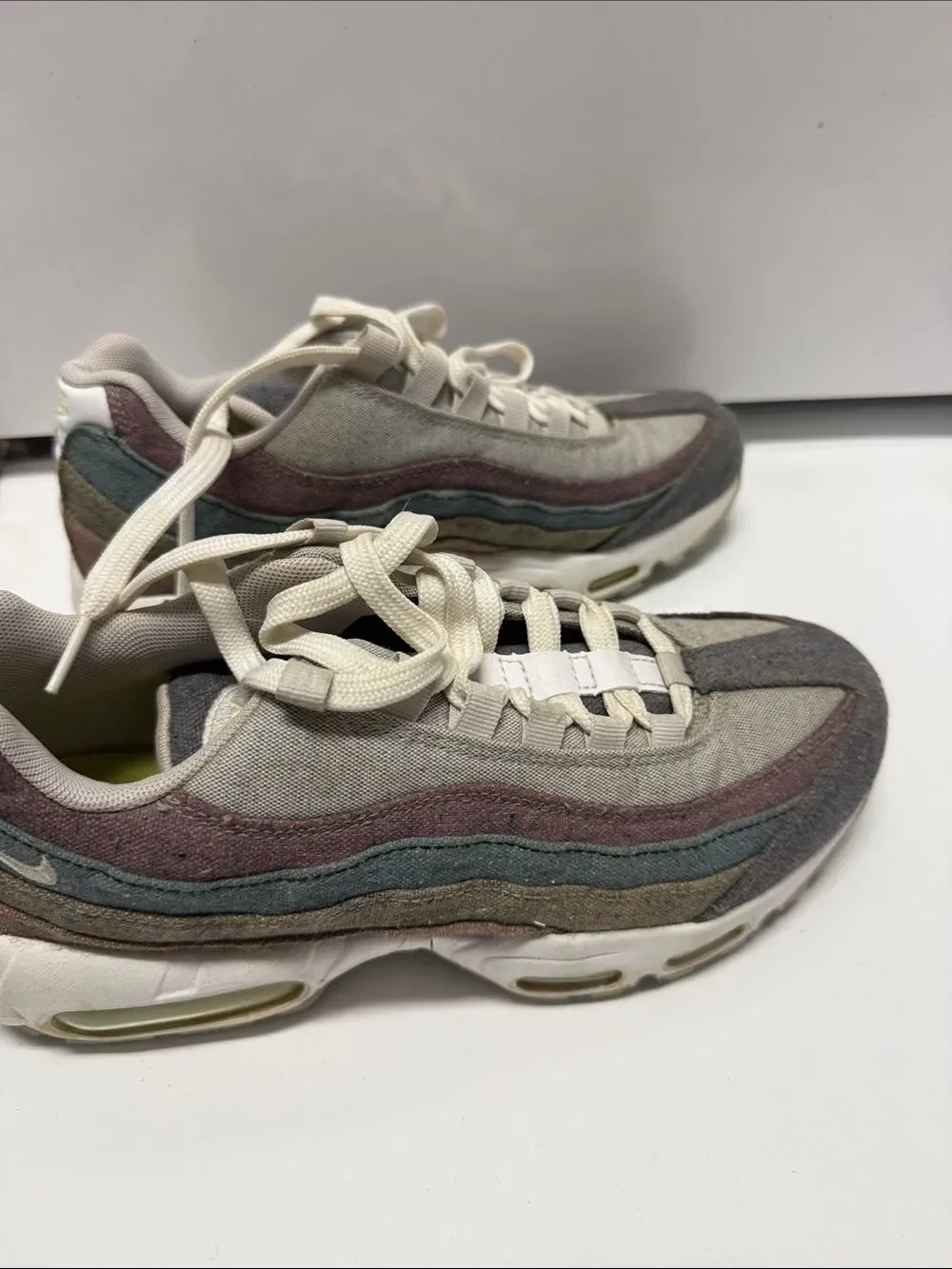 Nike Air Max 95 Neutral Gray, Olive & Mauve Wave Sneakers Size 7 LIKE NEW